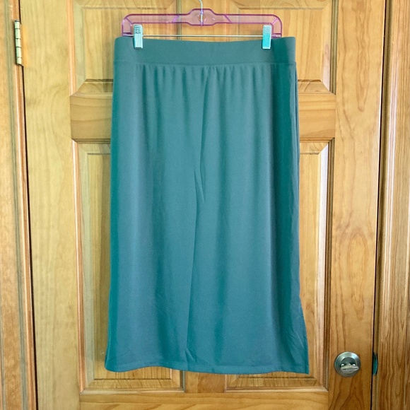 Women’s size medium Lands’ End olive green skirt with elastic waistband - Picture 1 of 5